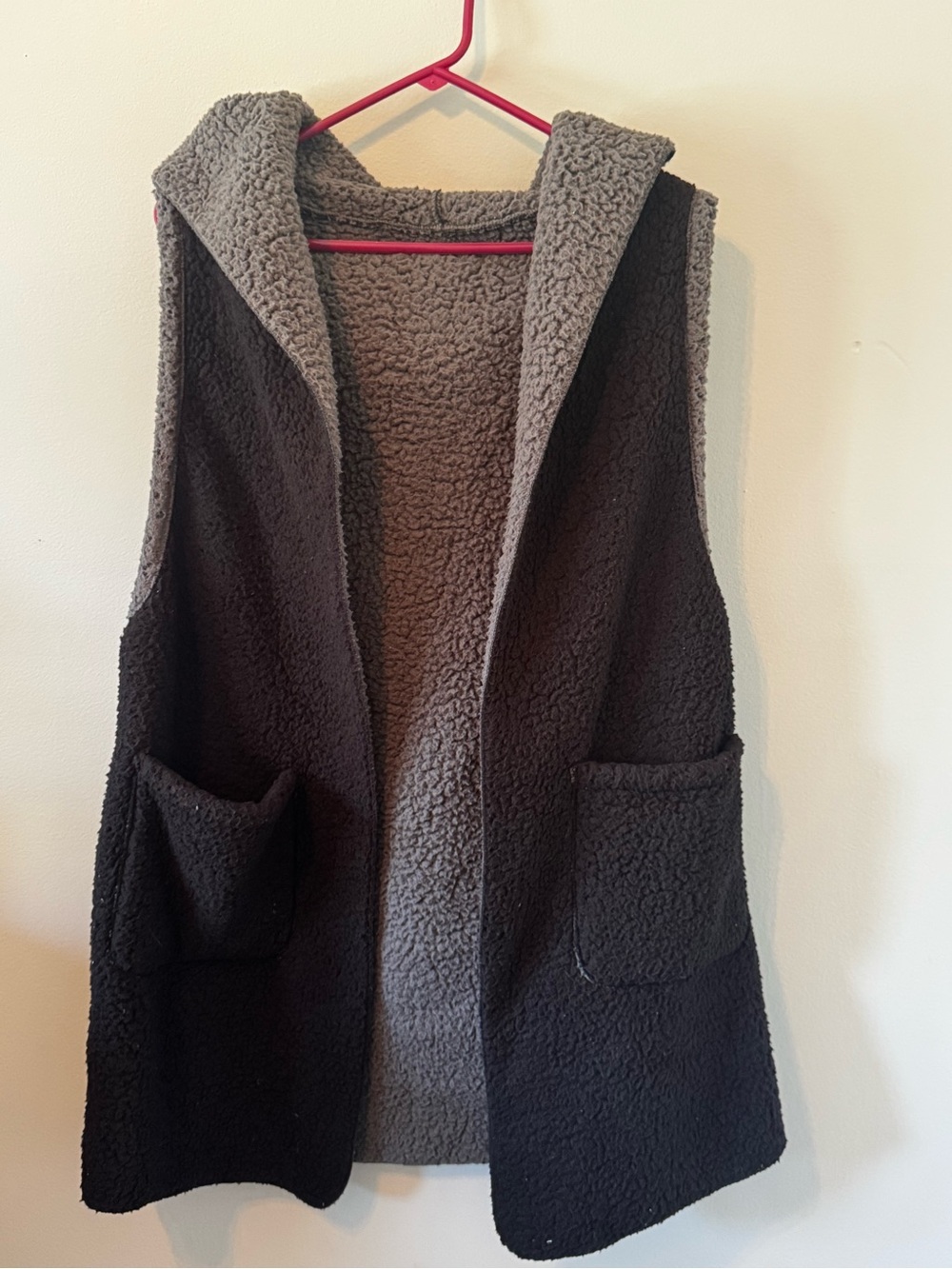 Reversible Sherpa Hooded Vest in Black and Gray